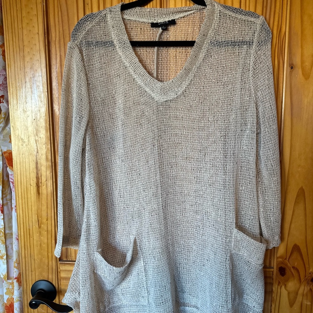 Kaktus Women's Beige V-Neck Sweater